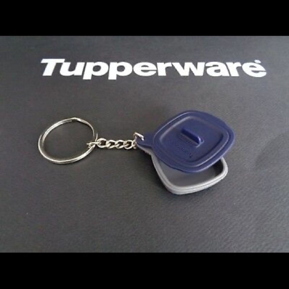 Tupperware Miniature MicroPro Grill Keychain - Picture 2 of 3